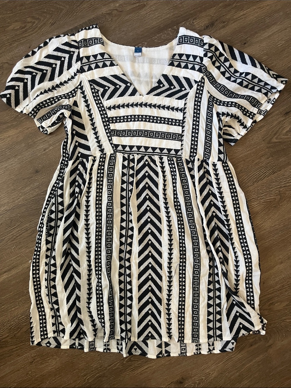 Black & White Geometric V-Neck Babydoll Dress